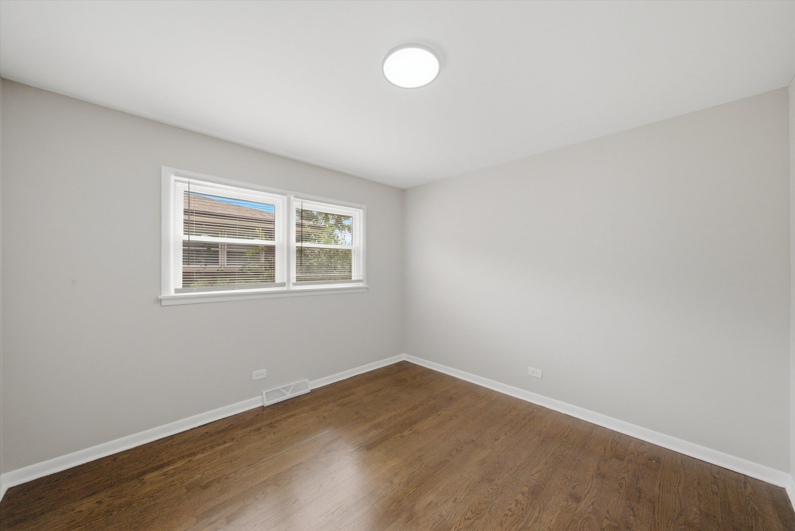 14737 Blackstone Avenue Property Photo 11