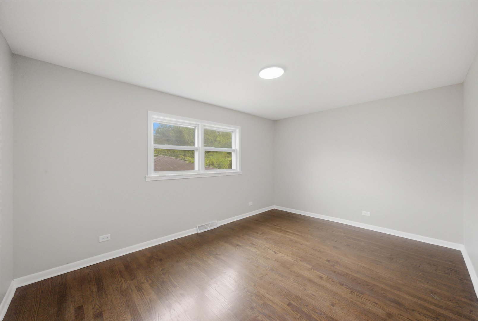 14737 Blackstone Avenue Property Photo 13