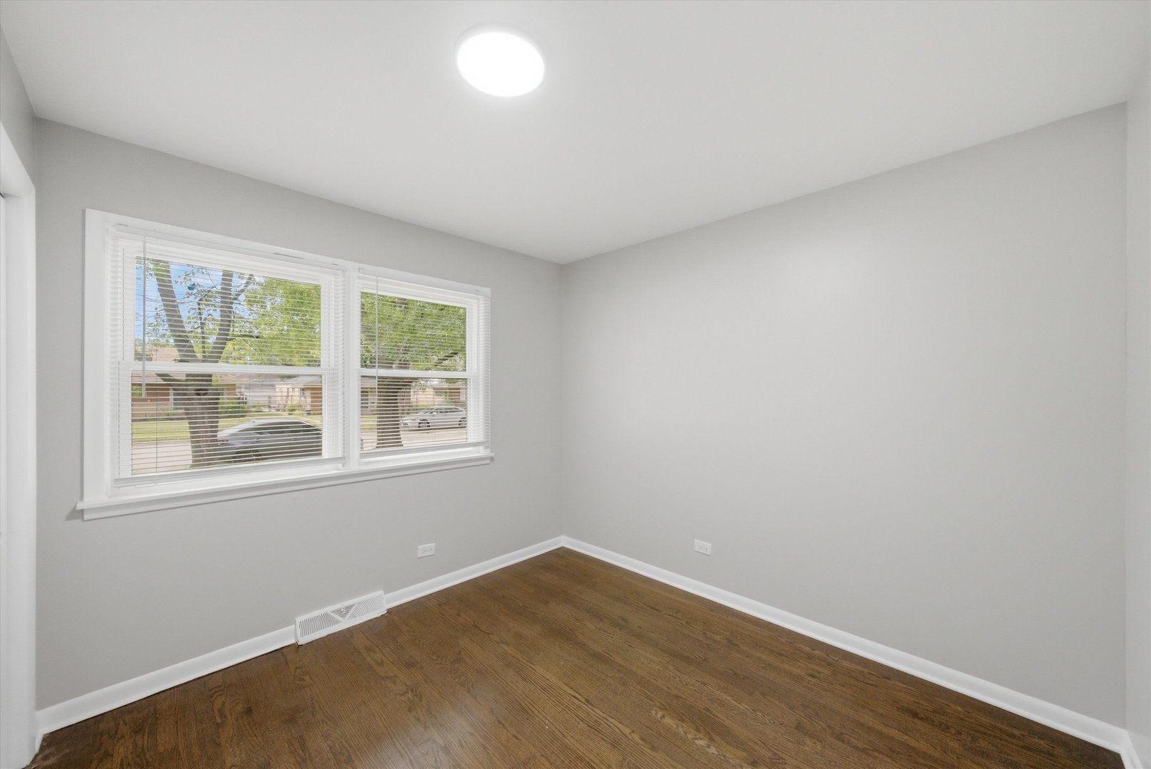 14737 Blackstone Avenue Property Photo 14