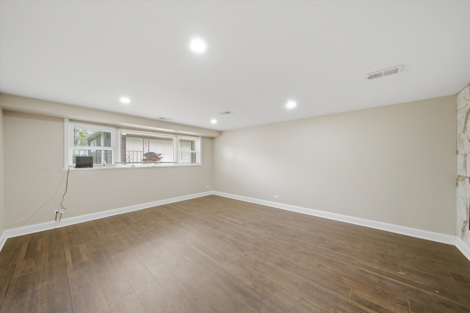 14737 Blackstone Avenue Property Photo 17