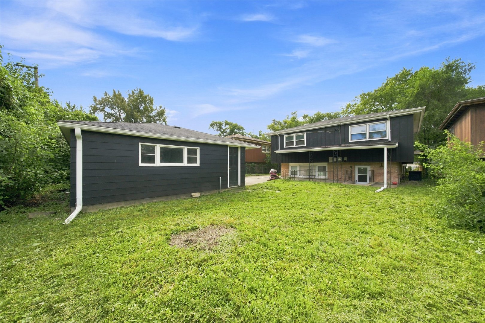 14737 Blackstone Avenue Property Photo 23