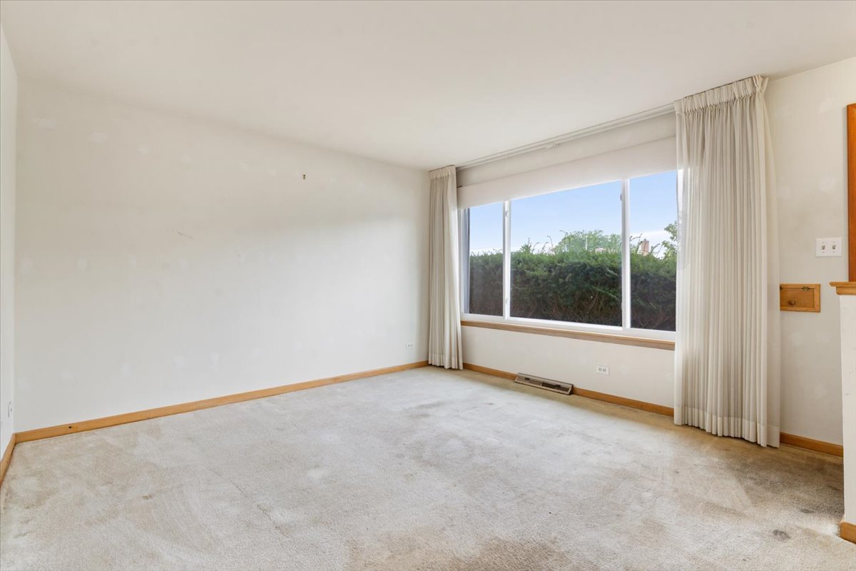 7101 W Devon Avenue Property Photo 3