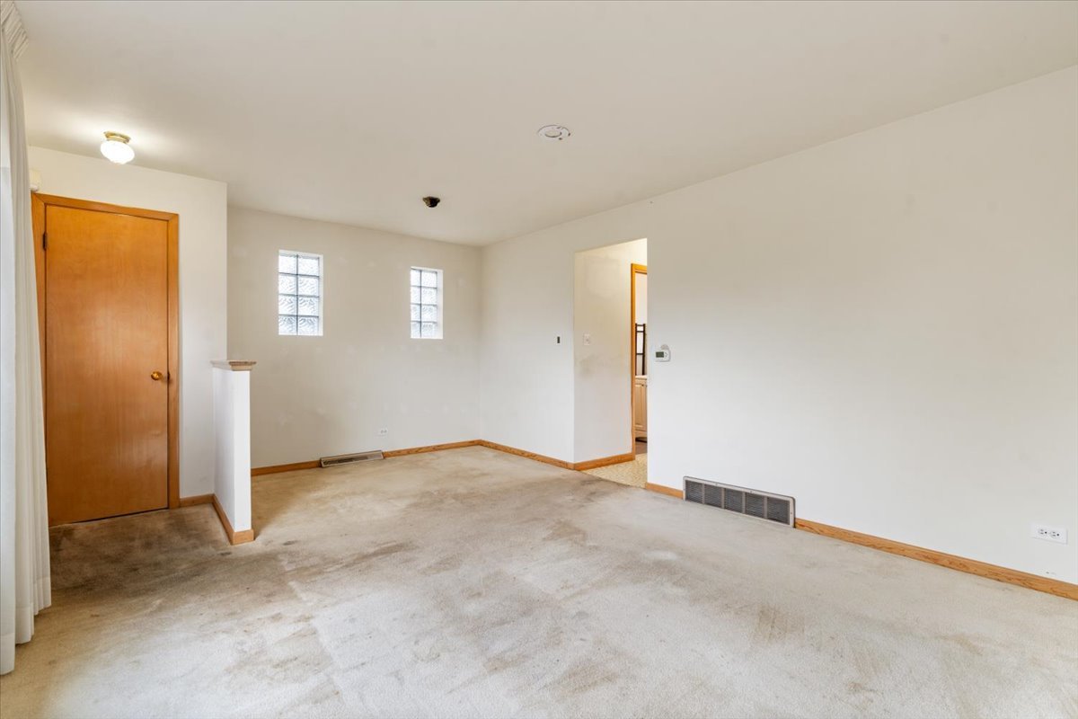 7101 W Devon Avenue Property Photo 5