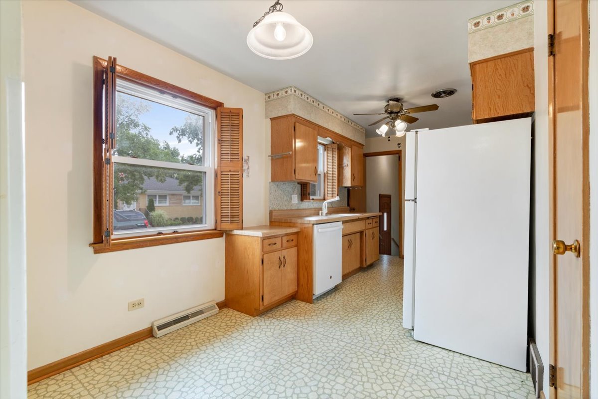 7101 W Devon Avenue Property Photo 6
