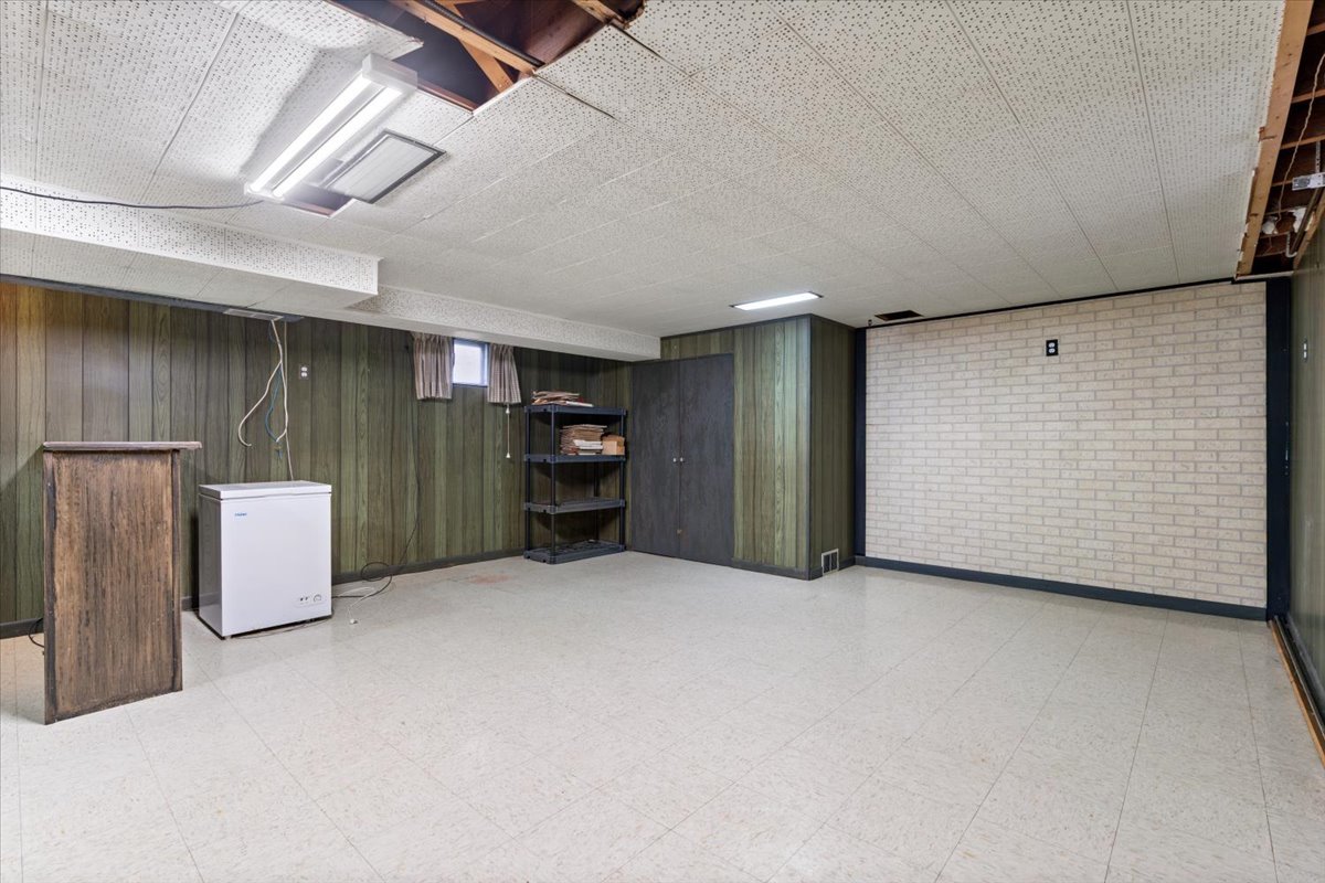 7101 W Devon Avenue Property Photo 16