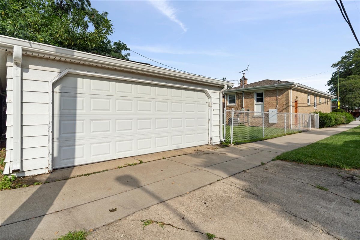 7101 W Devon Avenue Property Photo 20