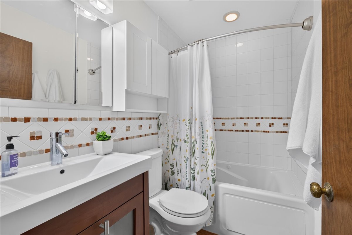 560 Lakeview Court Property Photo 19