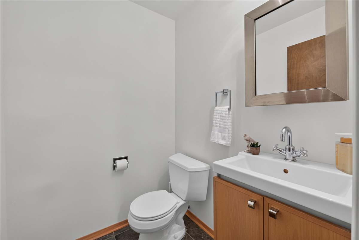 560 Lakeview Court Property Photo 24