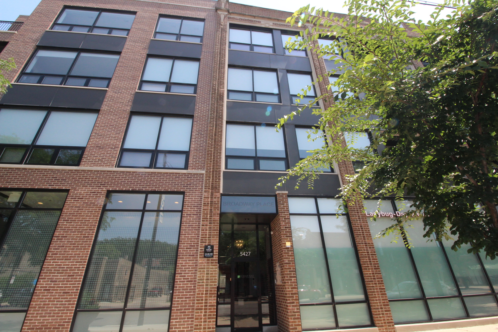 5427 N Broadway Street 2N Property Photo 1