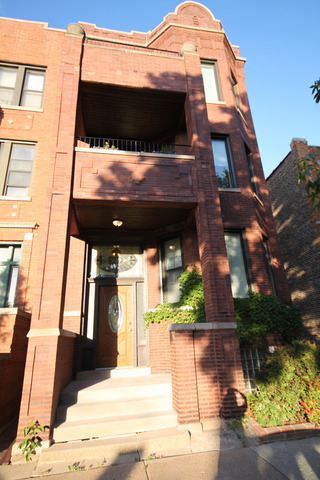 909 N Leavitt Street 2R Property Photo 1
