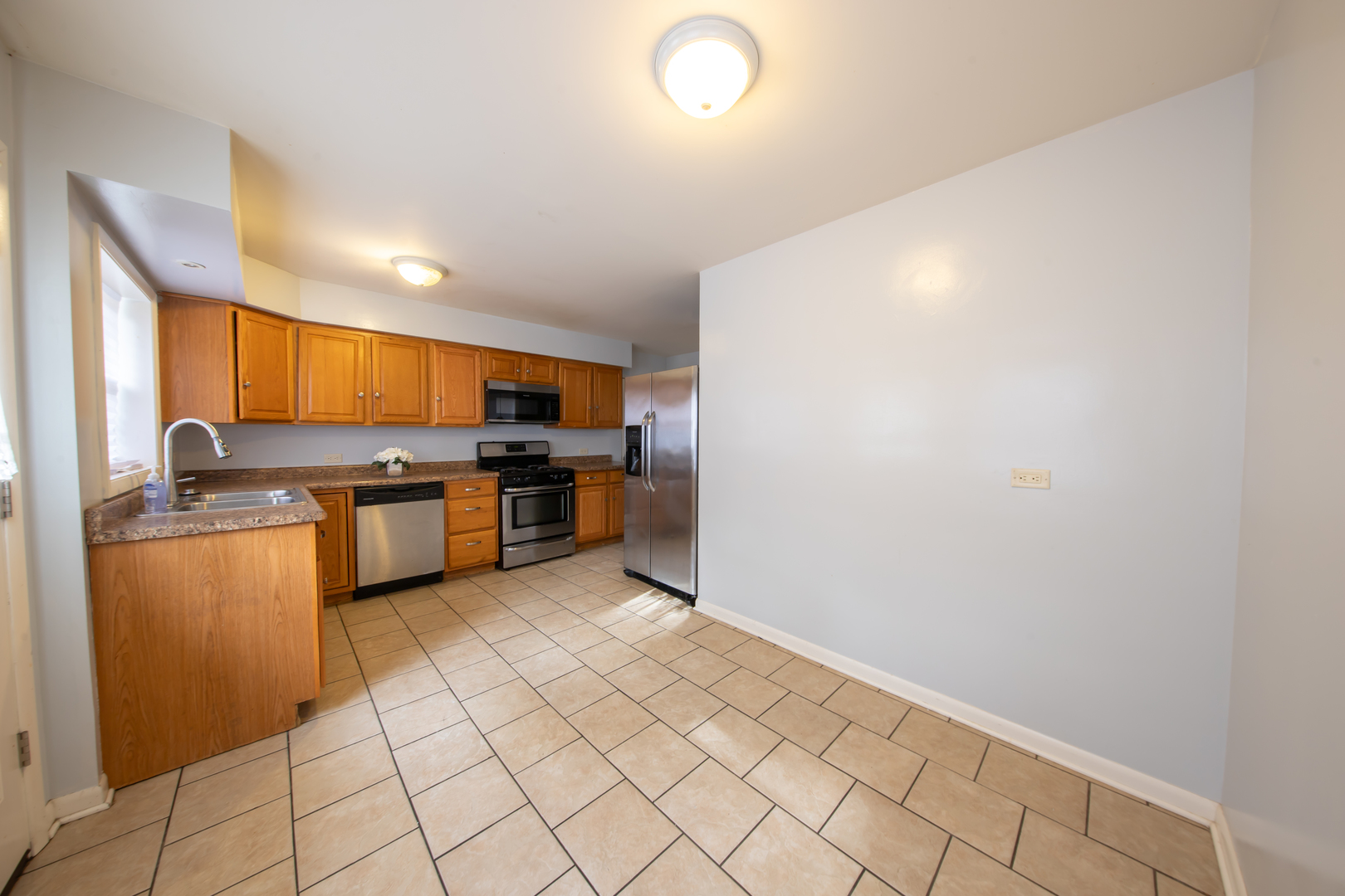 949 Braemar Road Property Photo 3