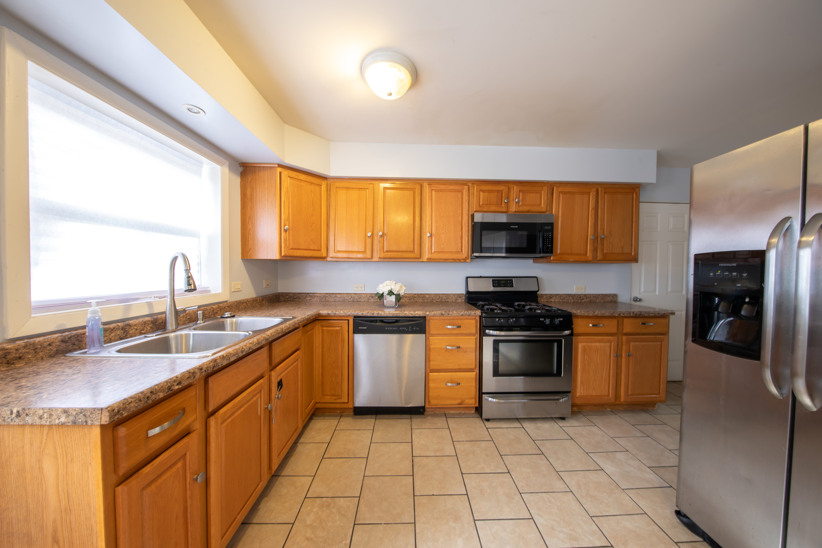 949 Braemar Road Property Photo 6
