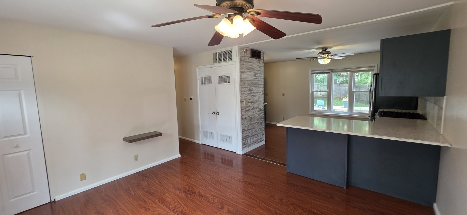 1110 Rainbow View Property Photo 3