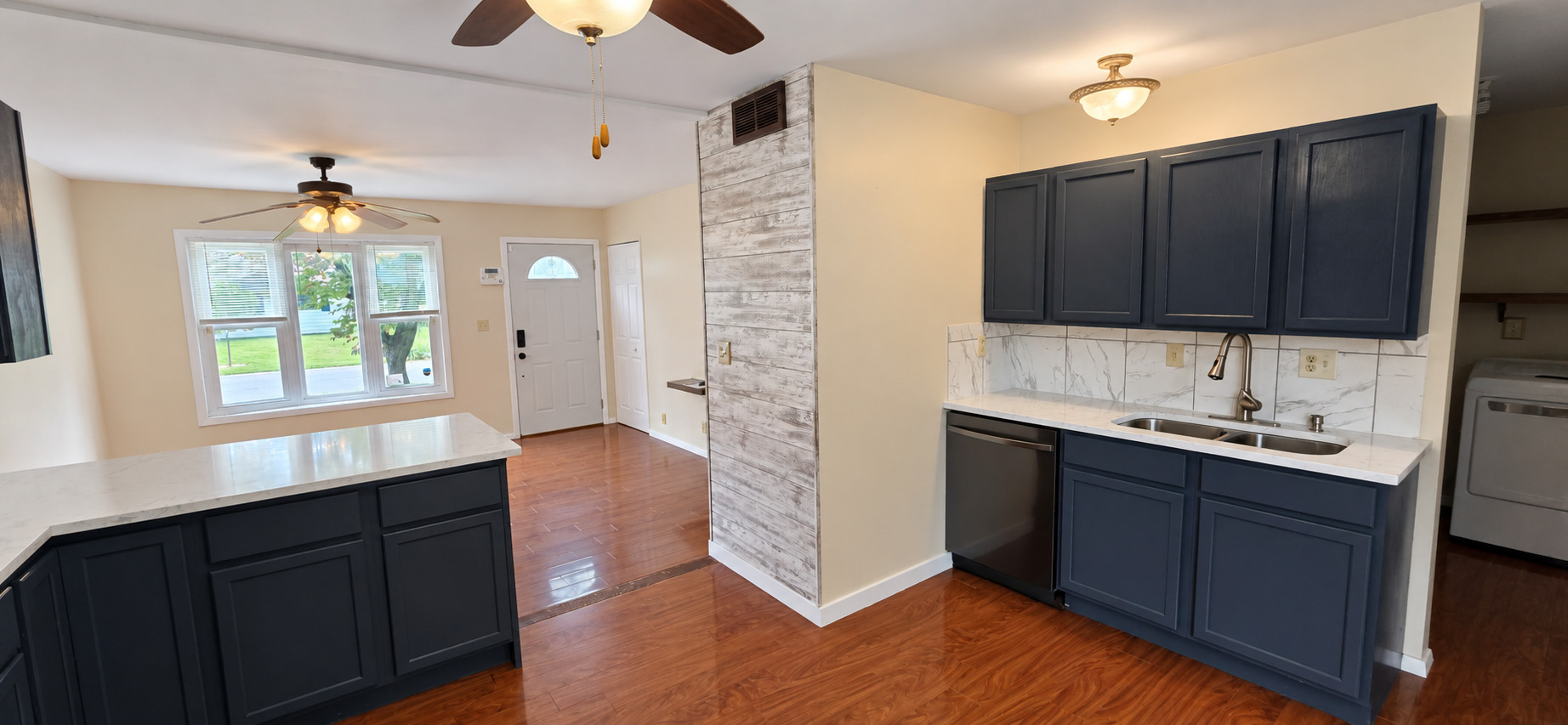 1110 Rainbow View Property Photo 4