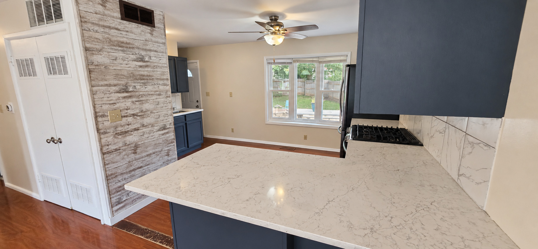 1110 Rainbow View Property Photo 6