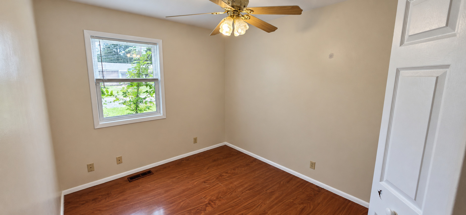 1110 Rainbow View Property Photo 12