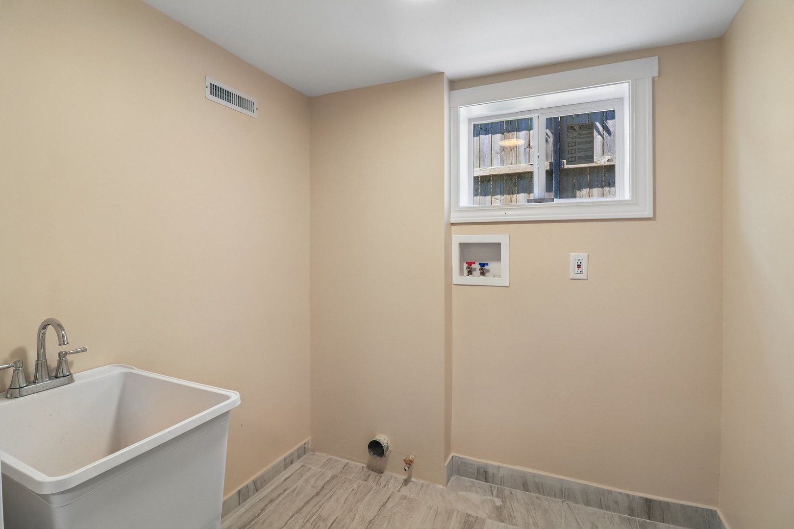 210 W 111th Street Property Photo 38