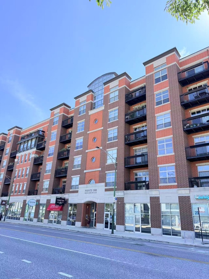 1935 S Archer Avenue 223 Property Photo 1