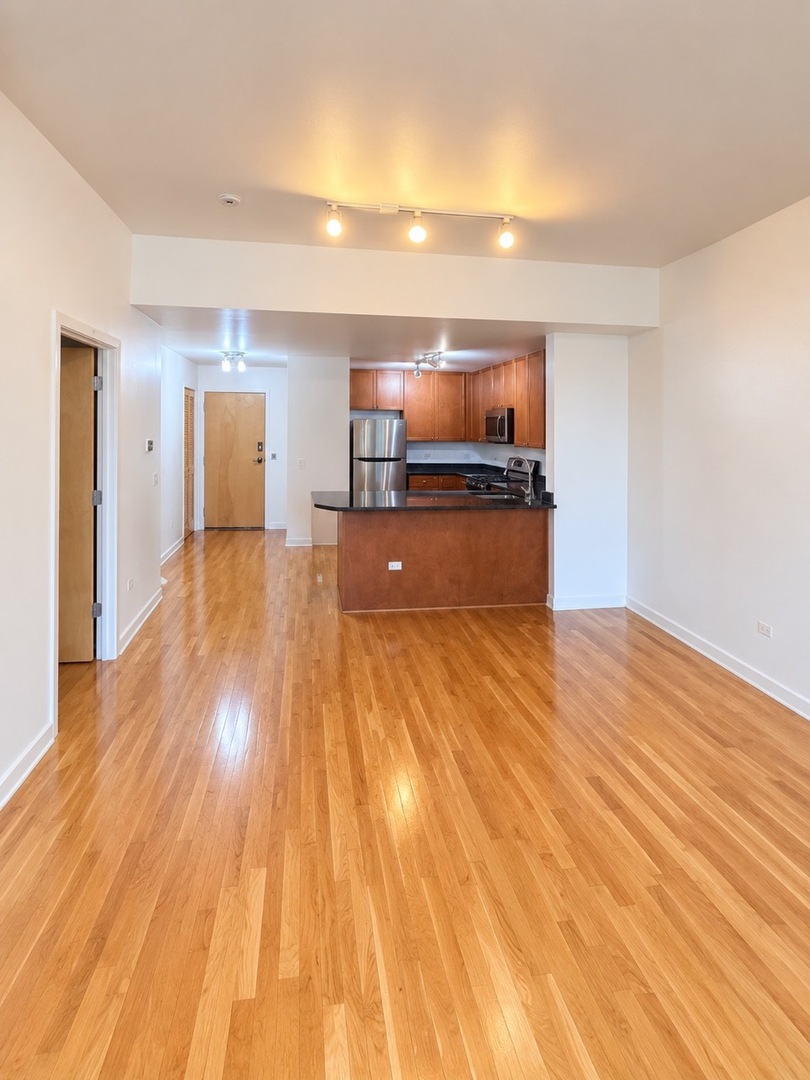 1935 S Archer Avenue 223 Property Photo 2