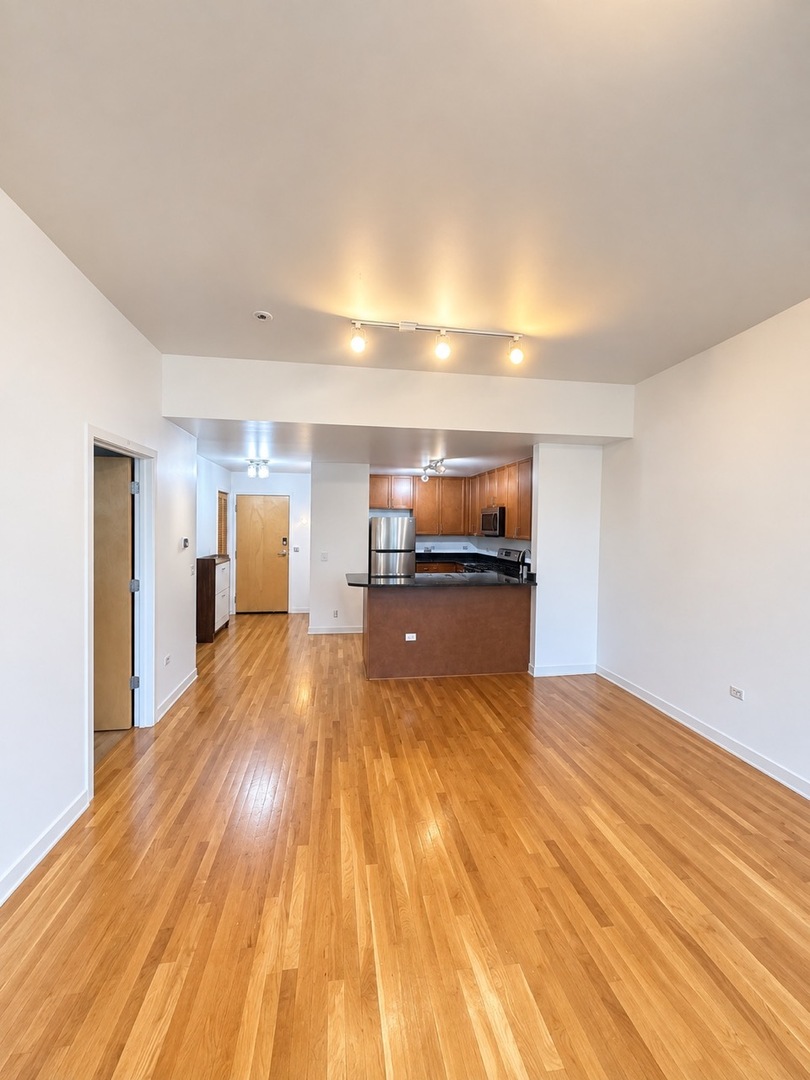 1935 S Archer Avenue 223 Property Photo 4