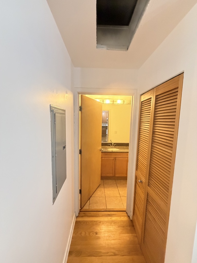1935 S Archer Avenue 223 Property Photo 9