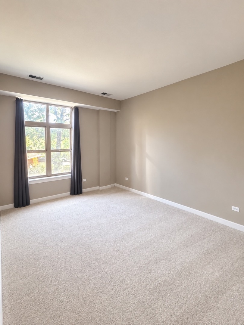 1935 S Archer Avenue 223 Property Photo 11
