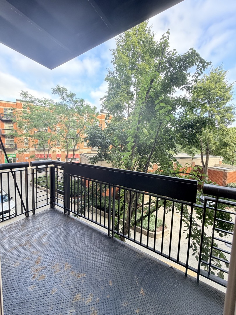 1935 S Archer Avenue 223 Property Photo 14