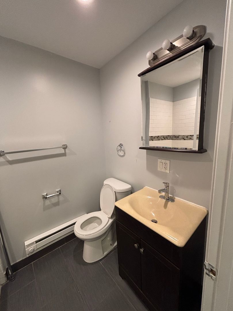 3641 W Dickens Avenue Gb Property Photo 7