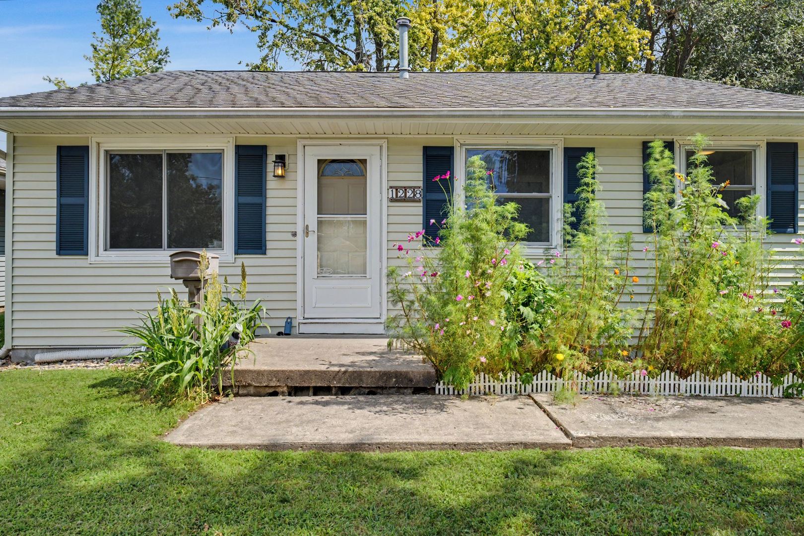 1228 S Mason Street Property Photo 3