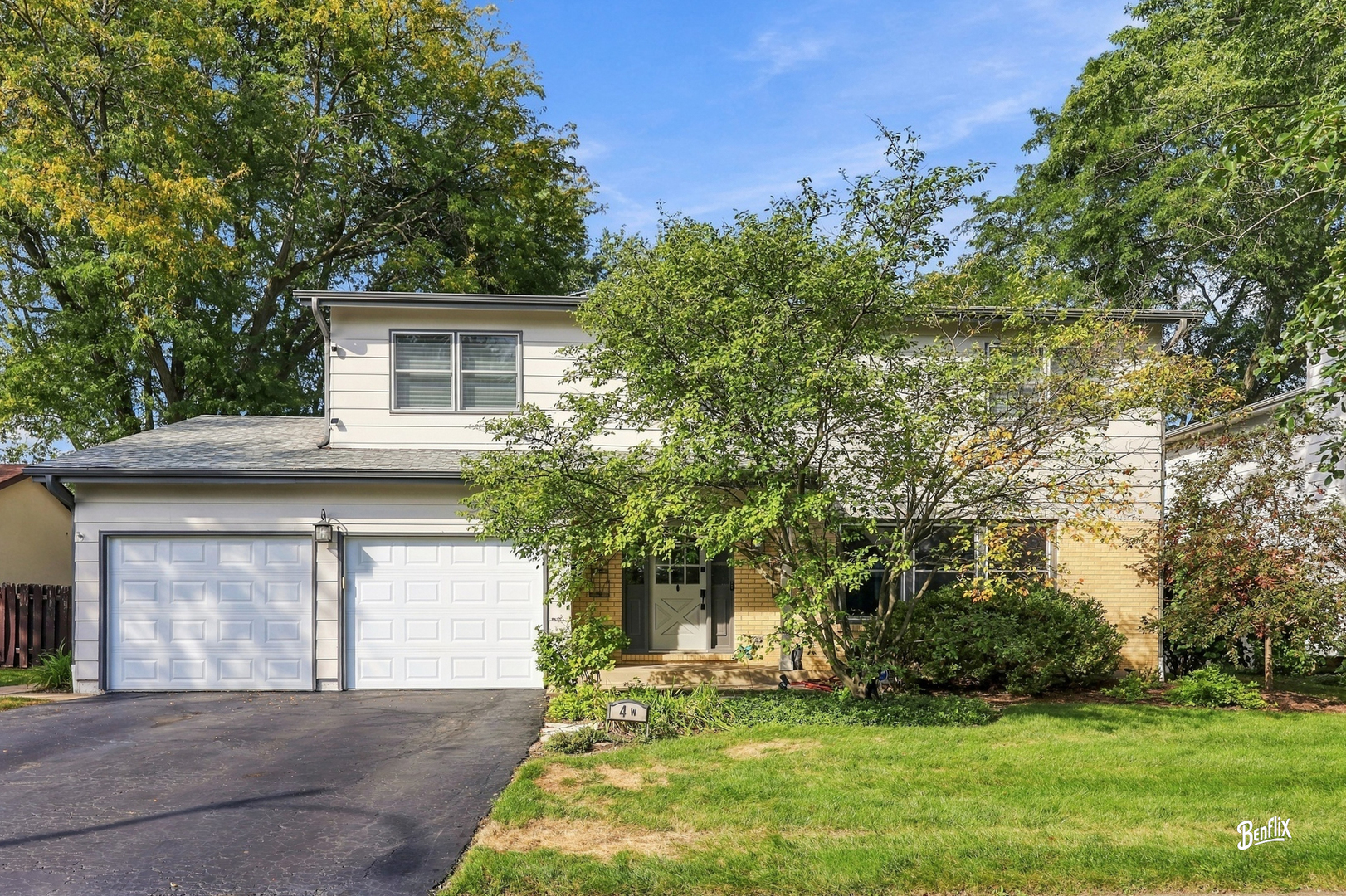 4 W Suffield Drive Property Photo 1