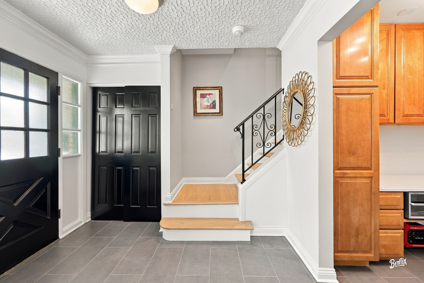 4 W Suffield Drive Property Photo 3