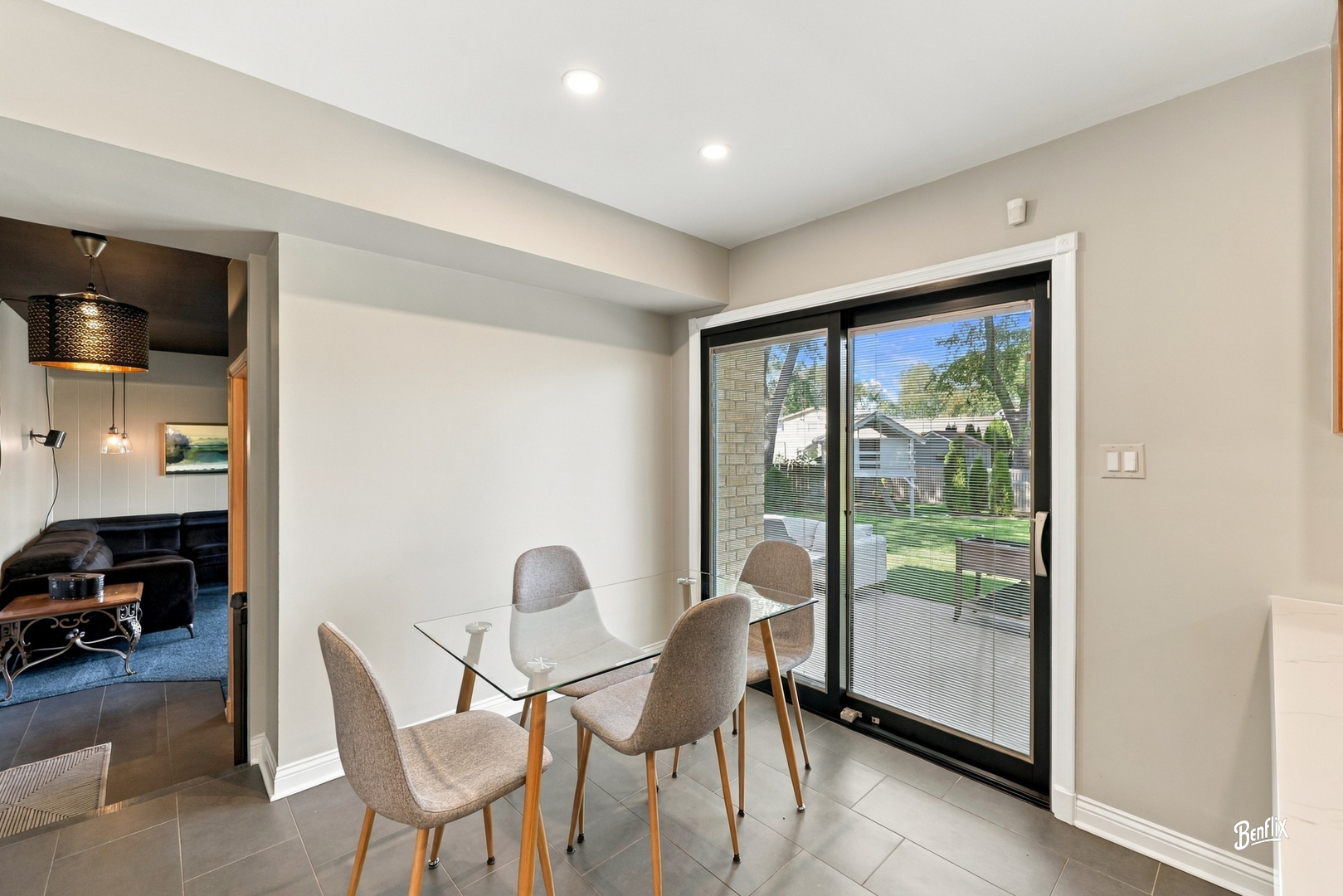 4 W Suffield Drive Property Photo 10