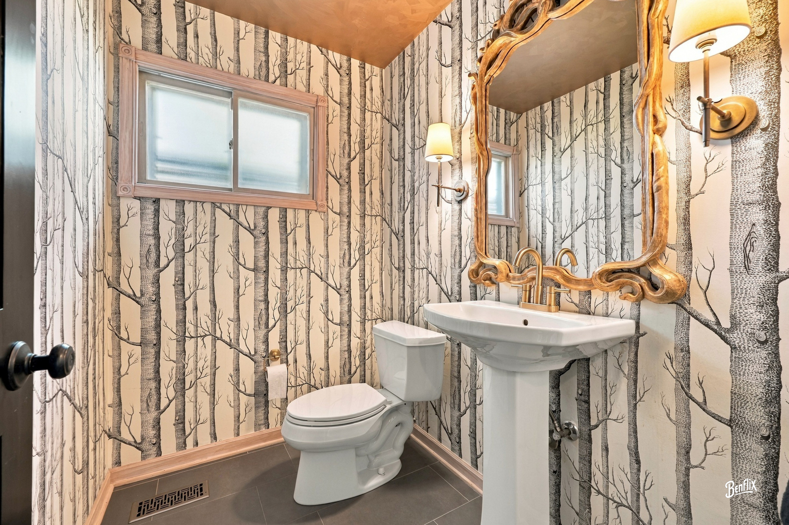 4 W Suffield Drive Property Photo 11