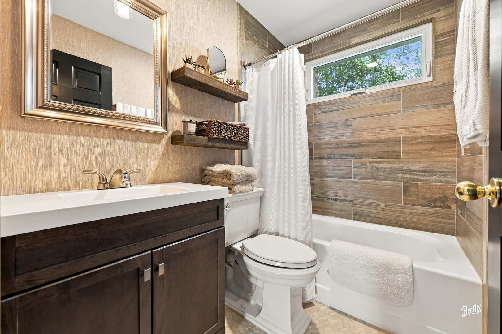 4 W Suffield Drive Property Photo 14