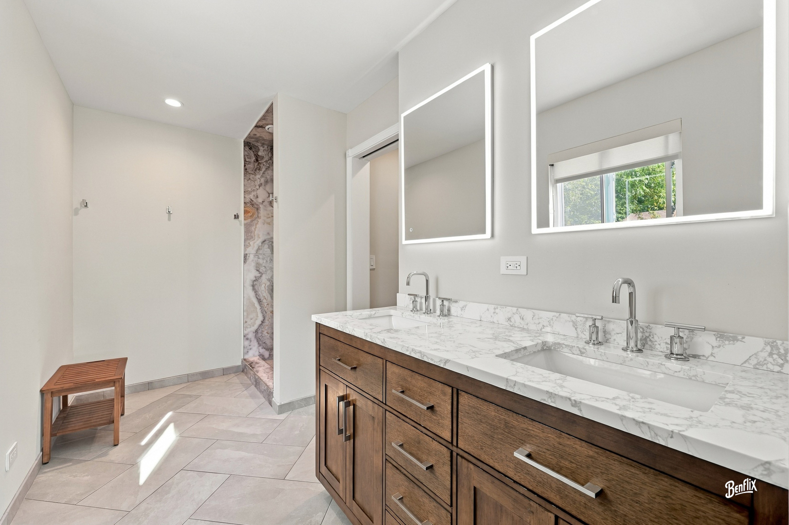 4 W Suffield Drive Property Photo 18