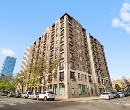 4520 N CLARENDON Avenue 507 Property Photo 1