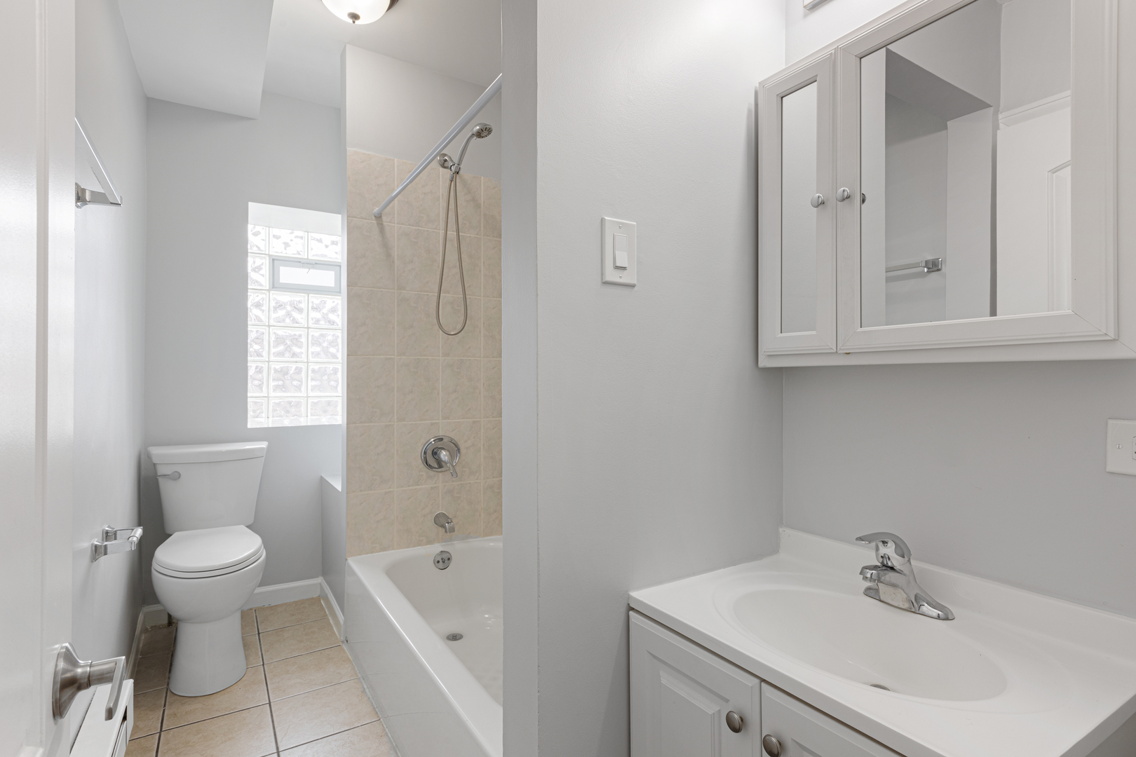 4555 N Malden Street 210 Property Photo 7