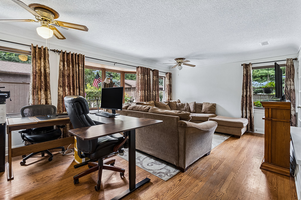 11420 S Mather Avenue Property Photo 3