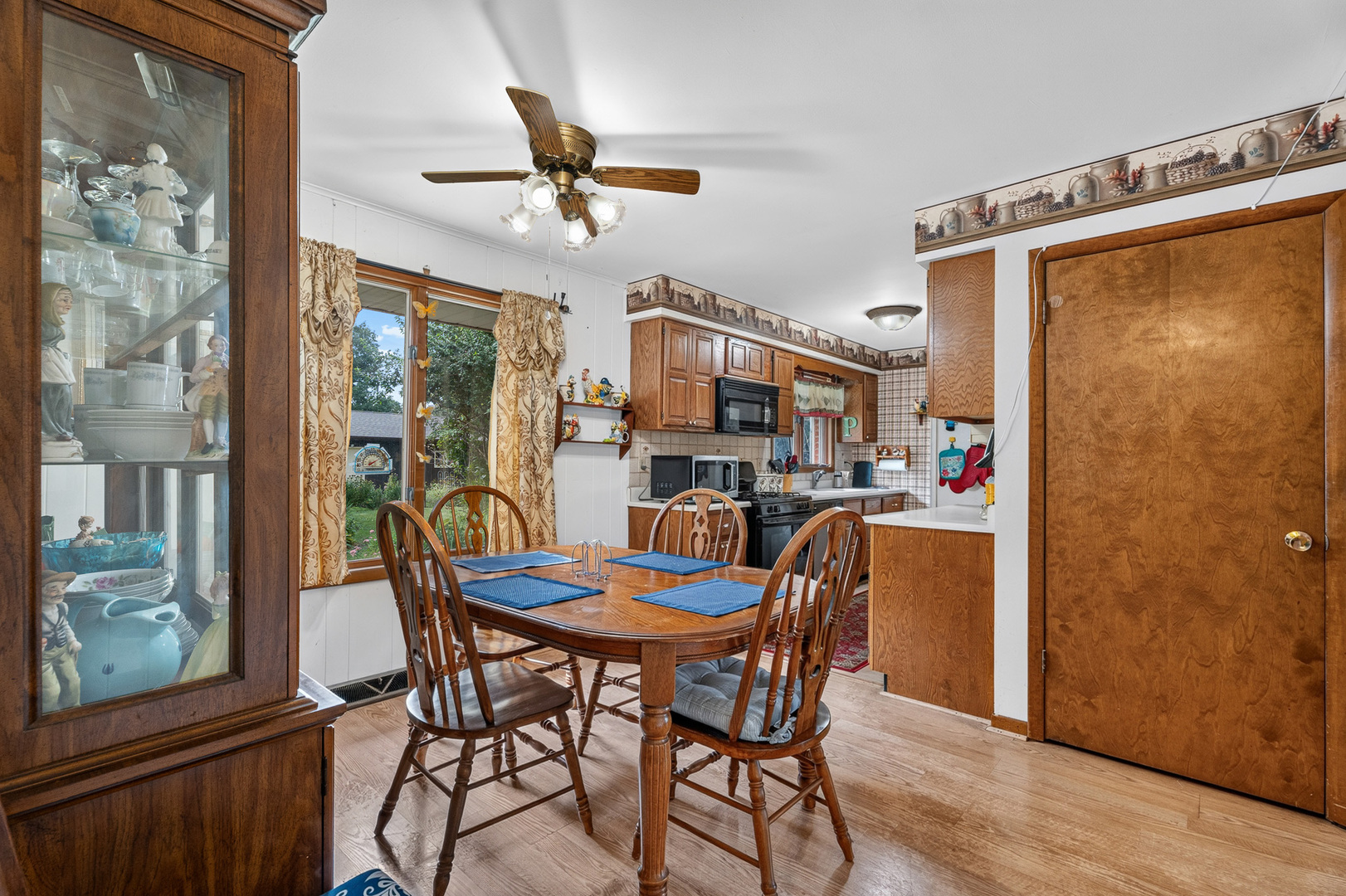 312 E South Street Property Photo 6