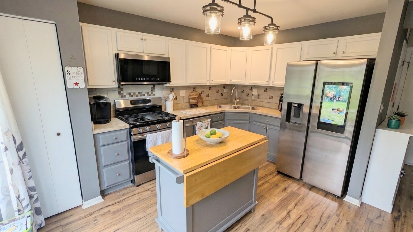 522 Lancaster Drive Property Photo 3