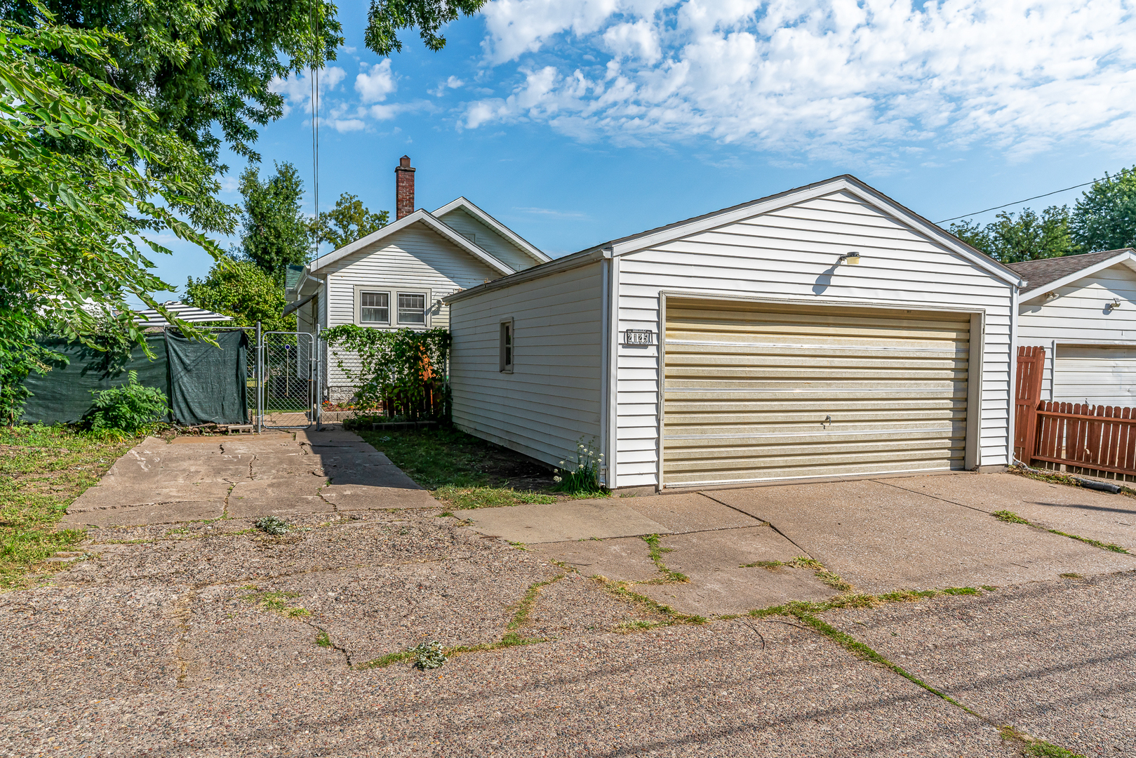 2125 Grove Street Property Photo 5
