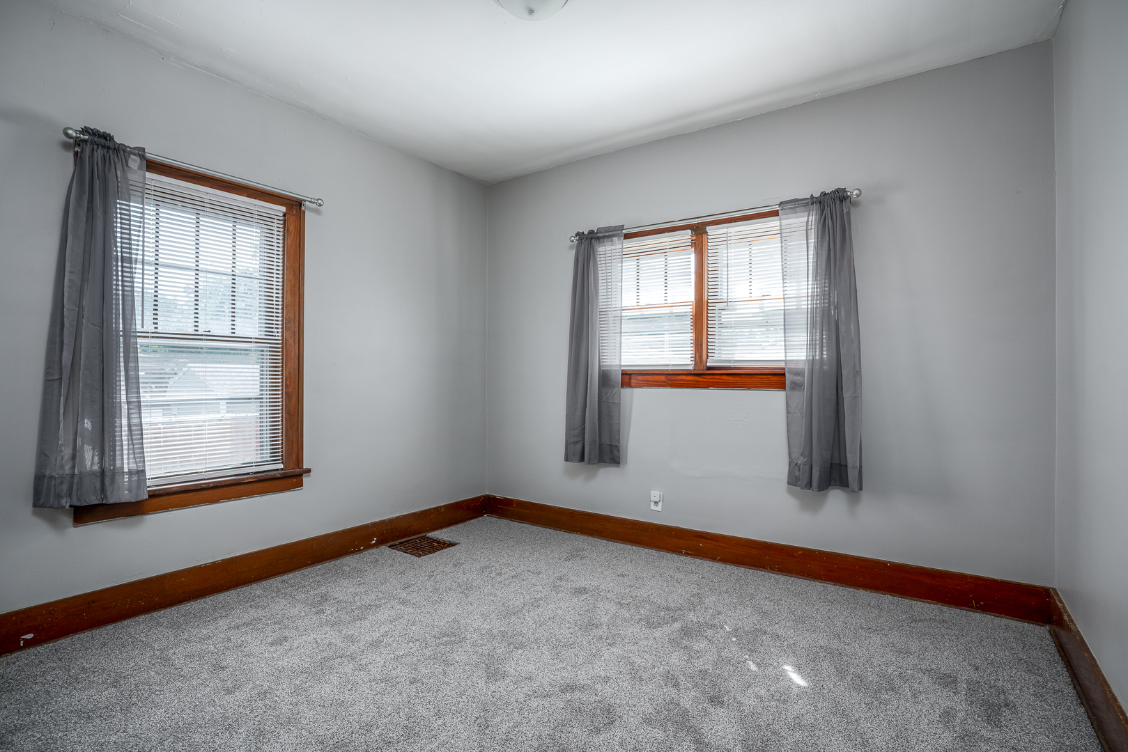 2125 Grove Street Property Photo 12