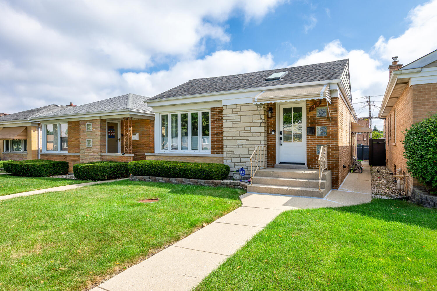 7315 N Oconto Avenue Property Photo 1
