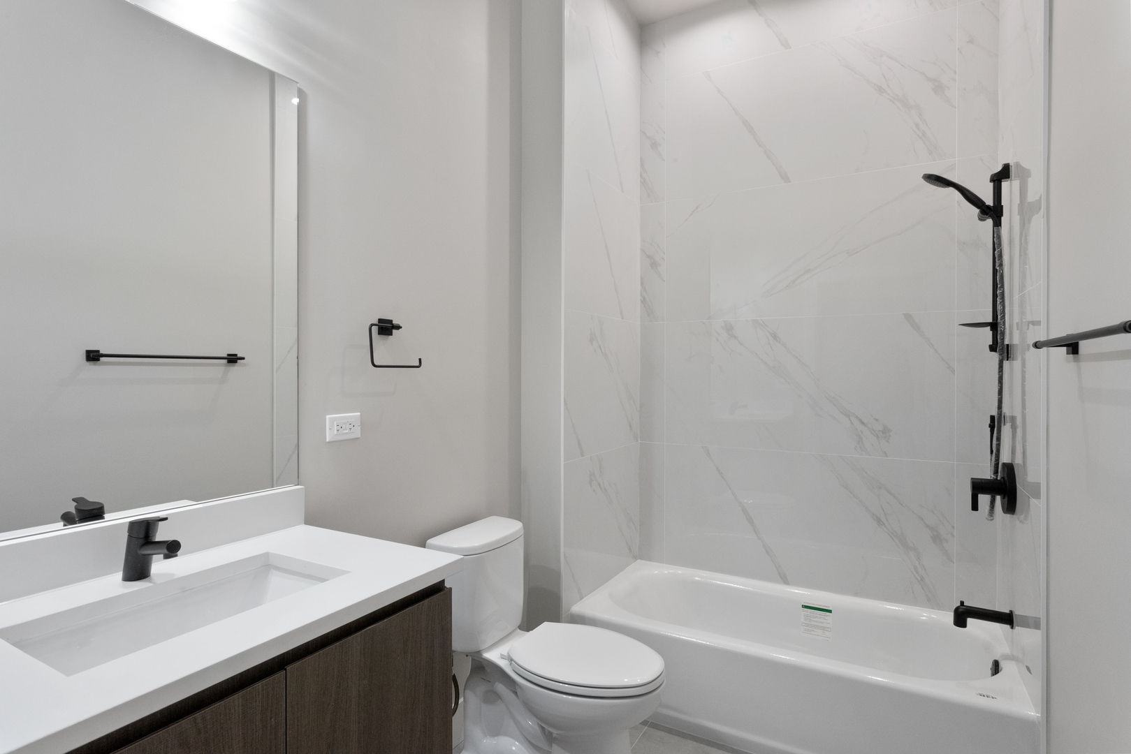 2475 W Foster Avenue 408 Property Photo 11