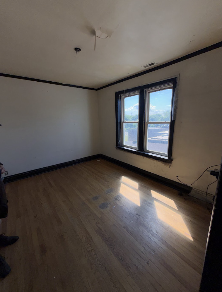 1541 S Saint Louis Avenue Property Photo 9
