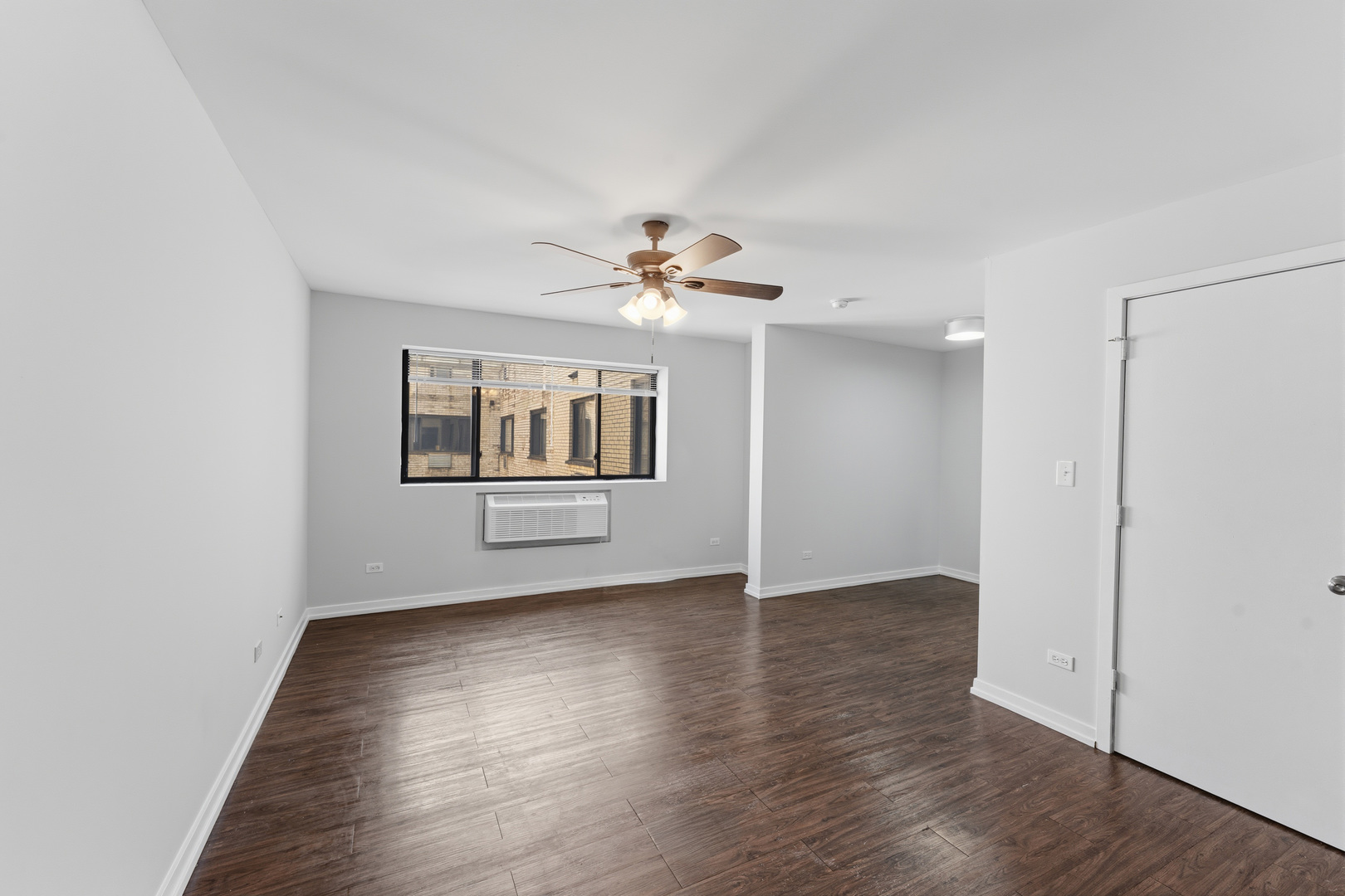 5411 N Winthrop Avenue 322 Property Photo 2