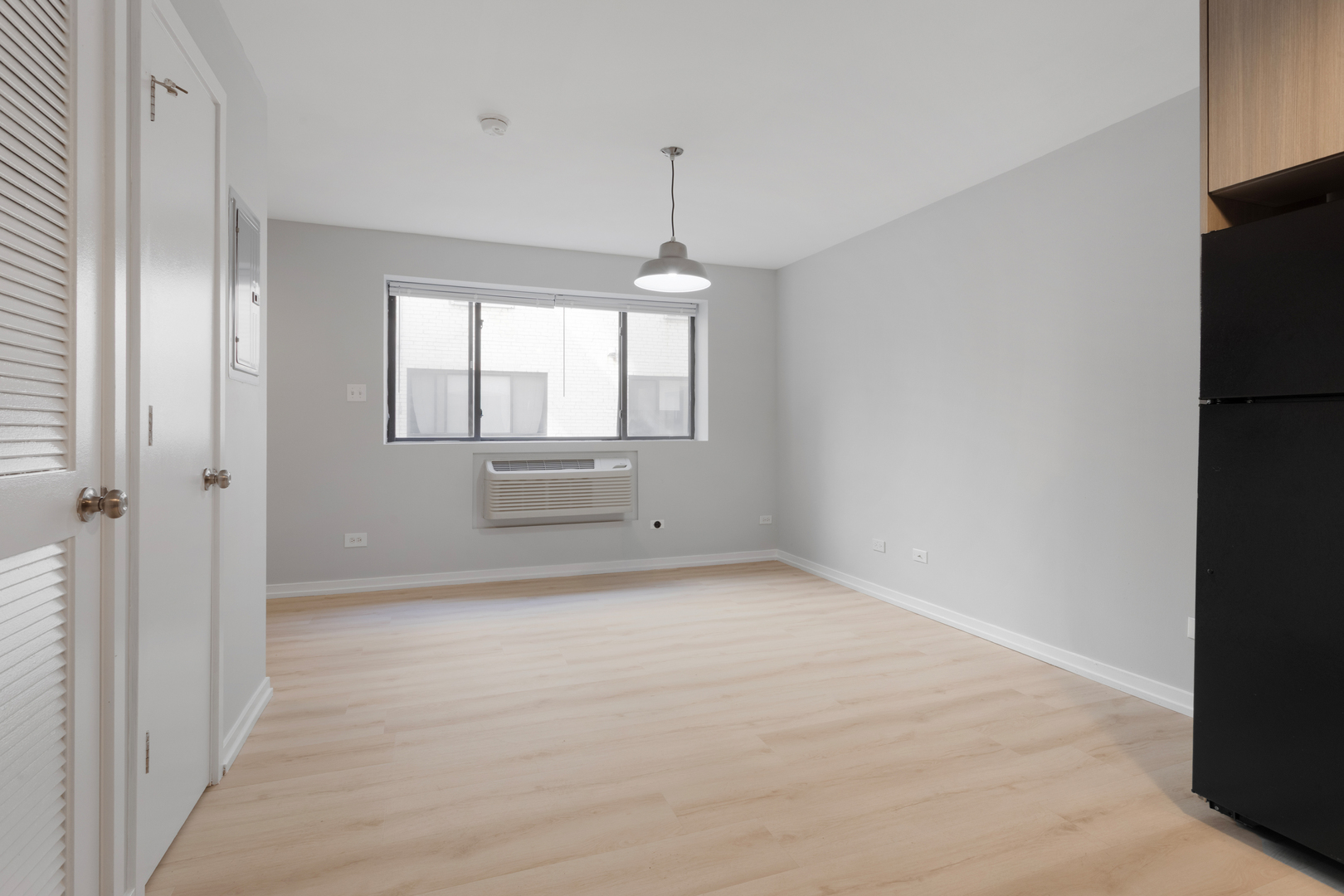 5411 N Winthrop Avenue 216 Property Photo 2