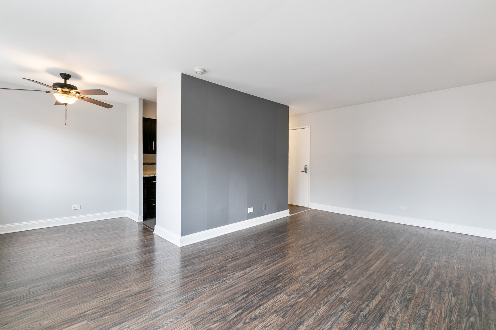 5534 N Kenmore Avenue 408 Property Photo 5