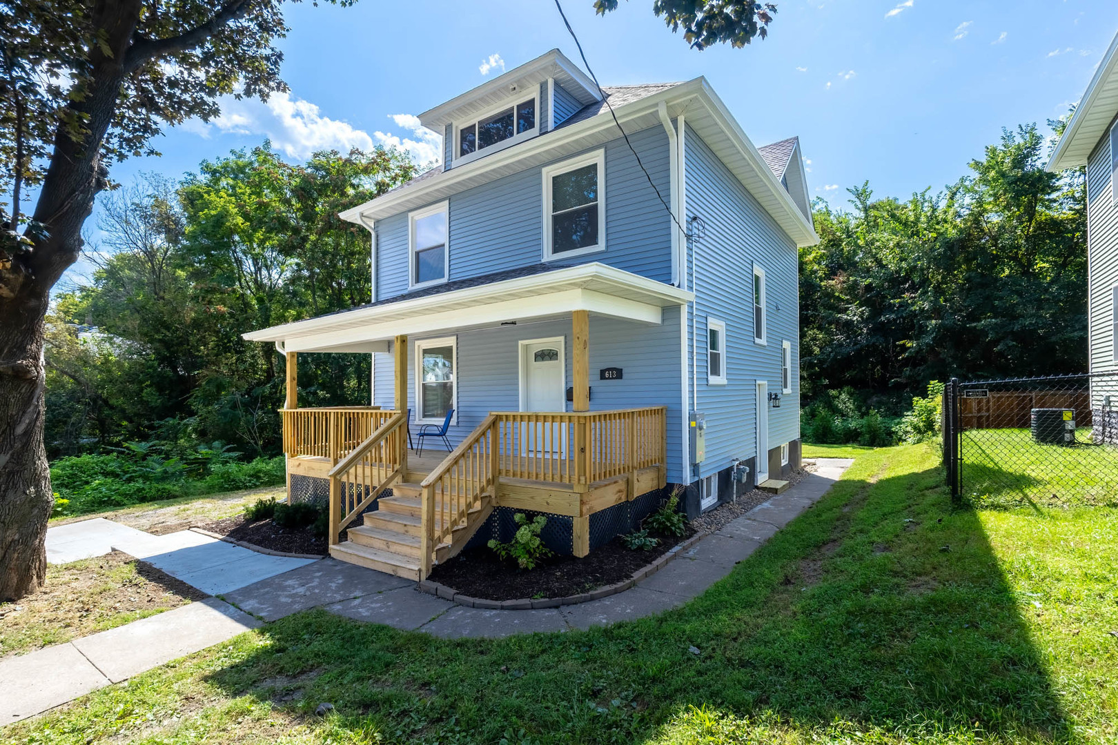 613 W 13th Street Property Photo 4