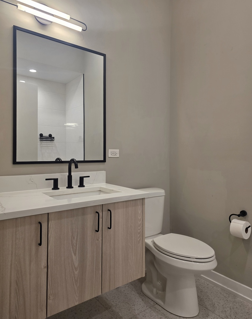3217 N Clark Street 405 Property Photo 13